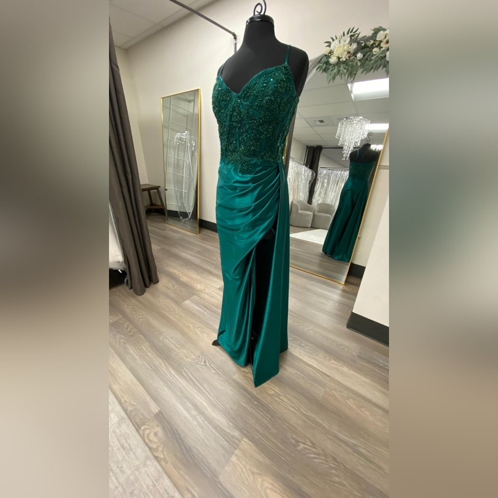 Fitted Emerald Green Evening Gown